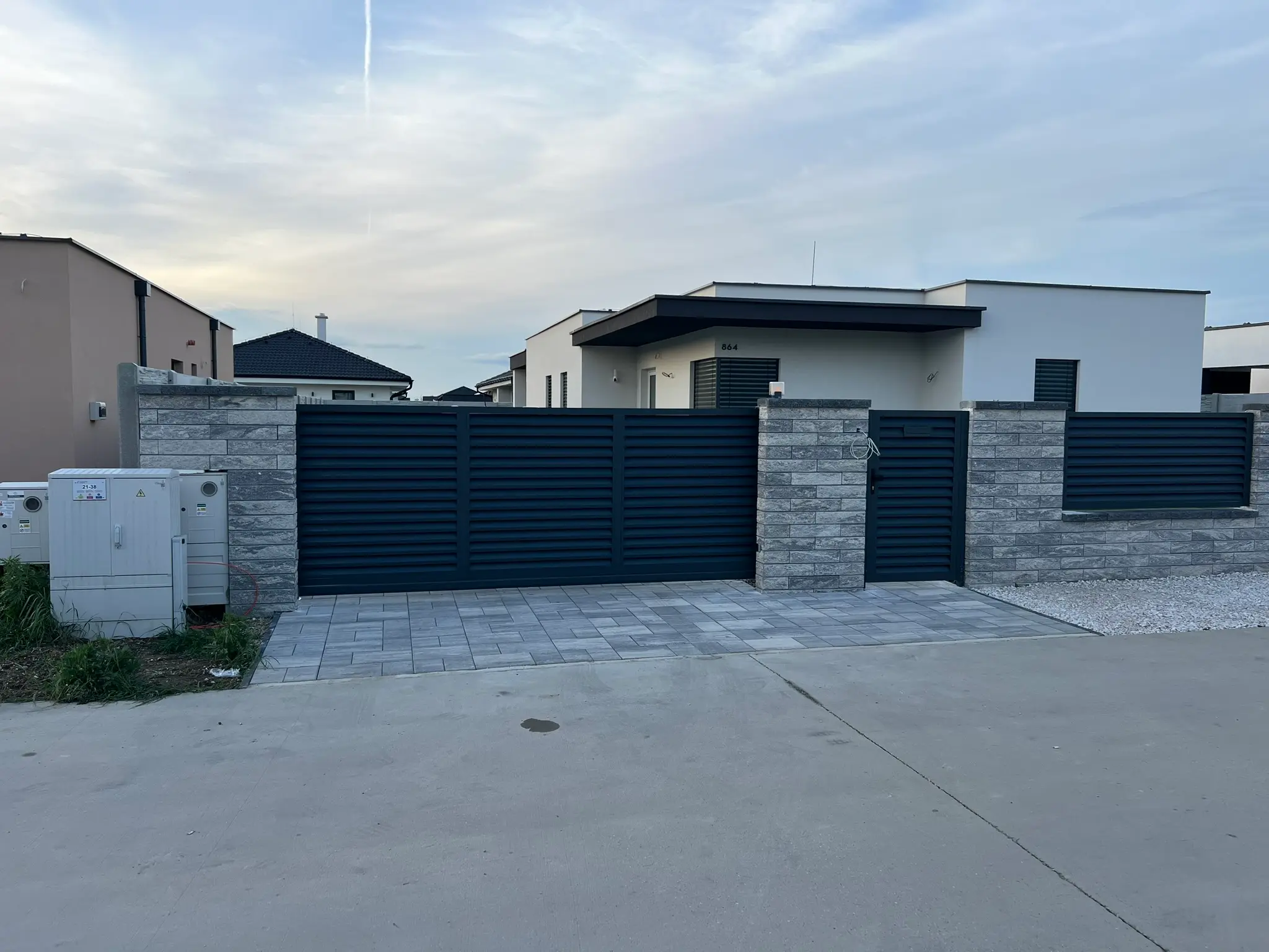 Inšpirácie a trendy pre moderné ploty pred dom