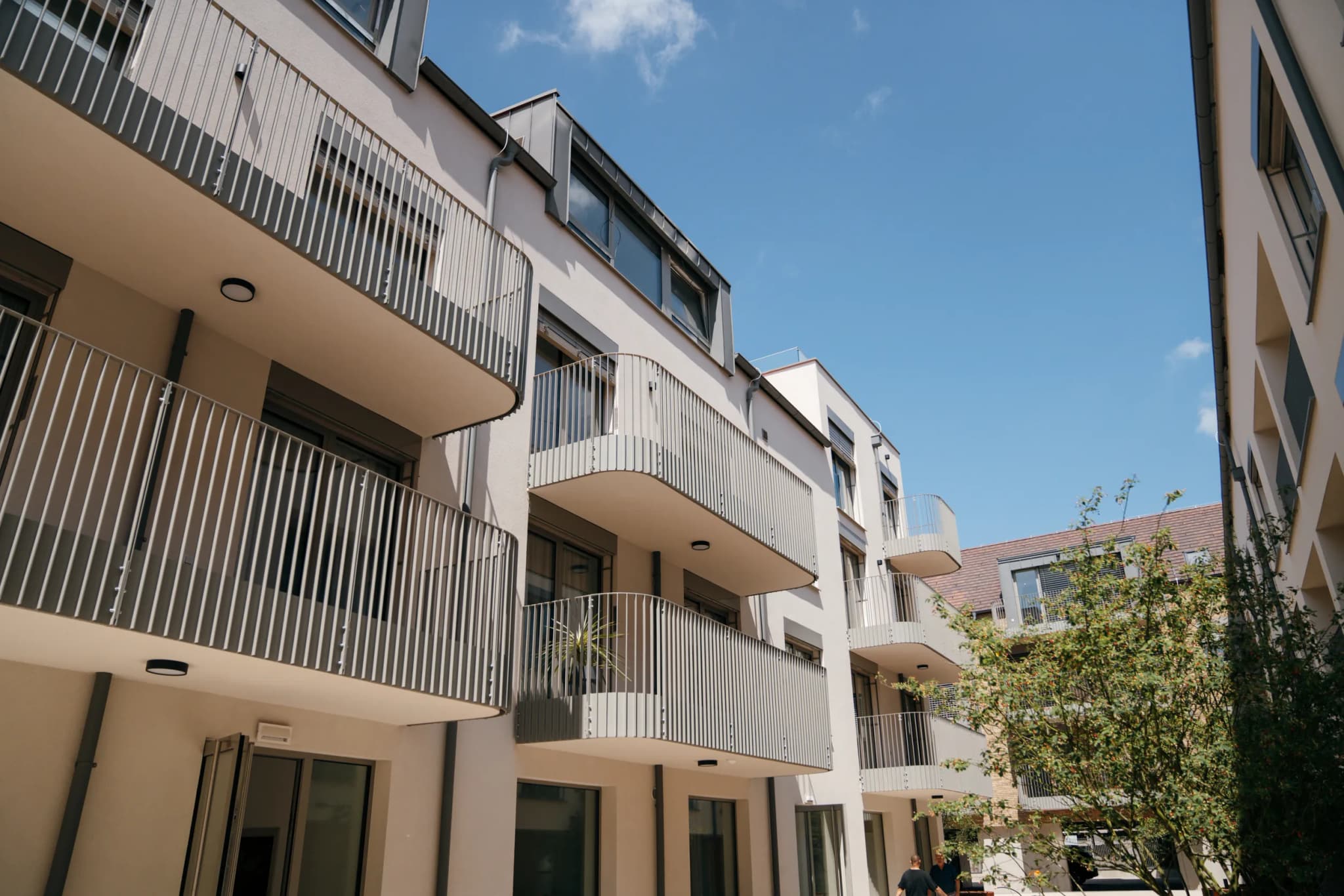 Moderné zábradlie na balkón. Tipy, materiály a inšpirácie