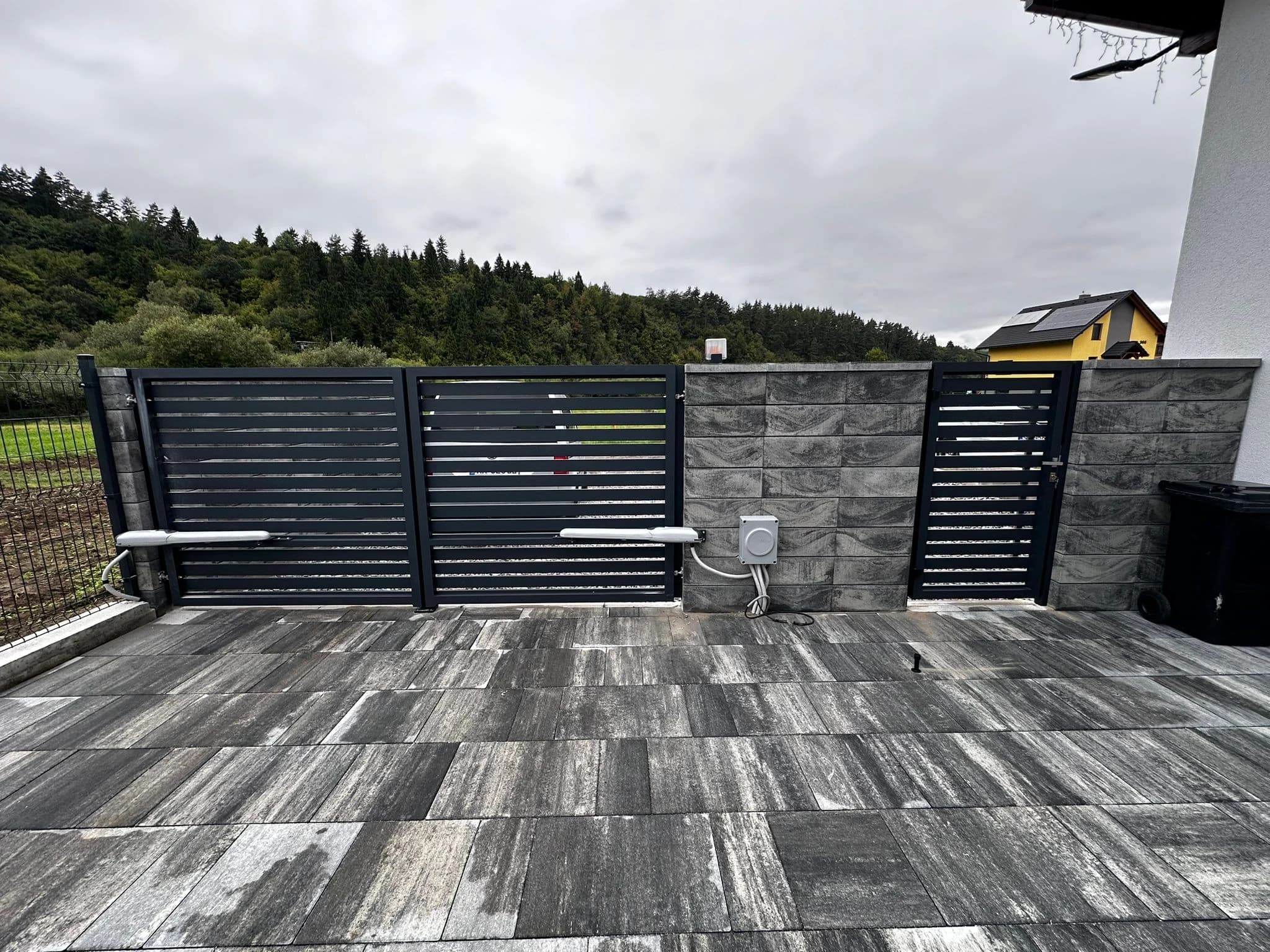 Pohon na bránu: Ako si vybrať ten správny a čo ovplyvňuje jeho cenu?