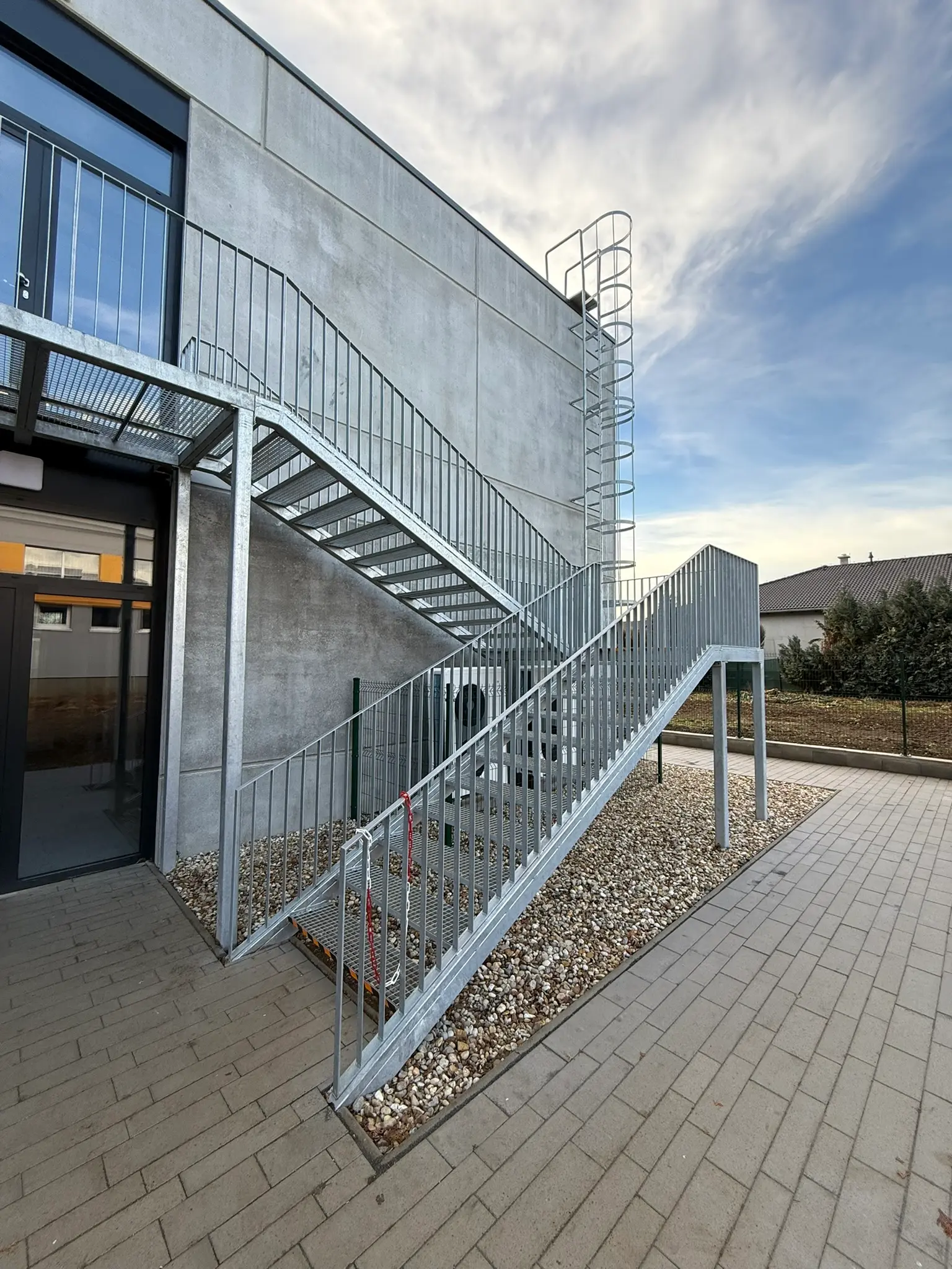 Vonkajšie schody bez kompromisov pre domy aj firmy